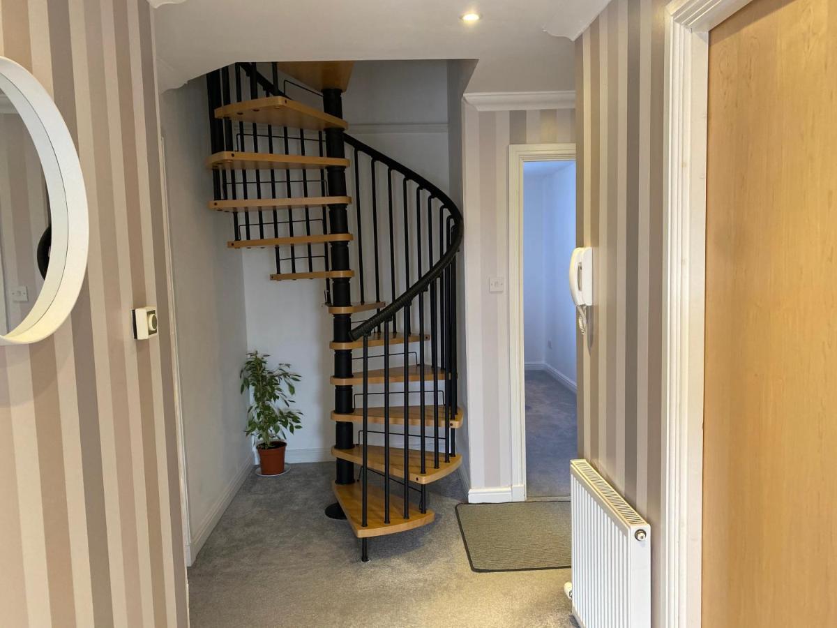 The Duplex Nairn- Spacious 3 Bedroom With Sunny Balcony 外观 照片